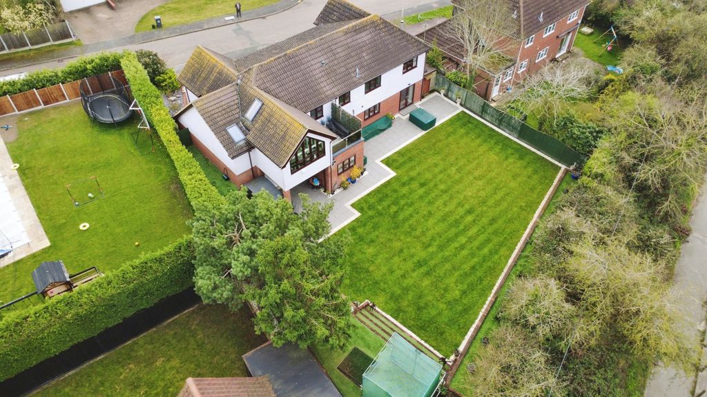 Property photo 2 of 27