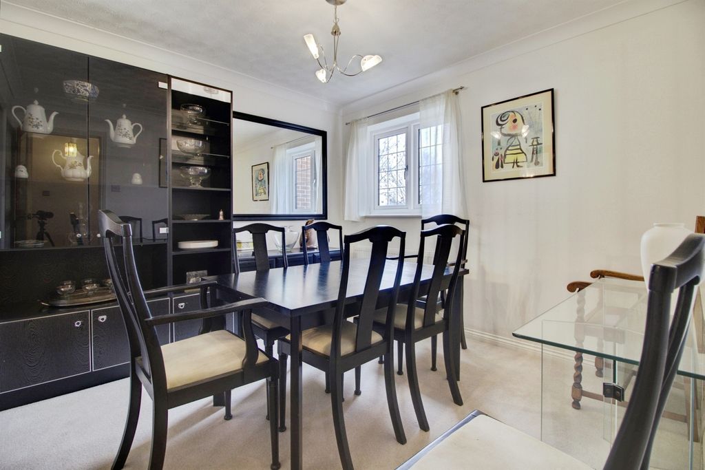 Property photo 3 of 27