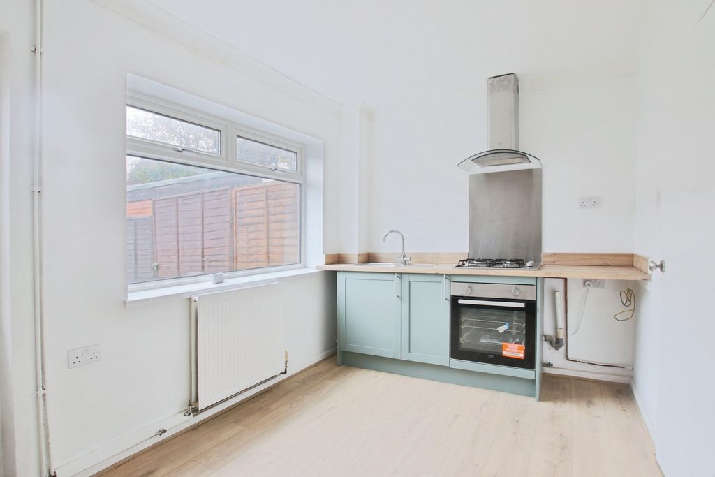 Property photo 2 of 11 4671395