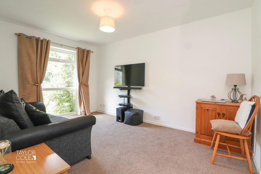 Property photo 2 of 18 4