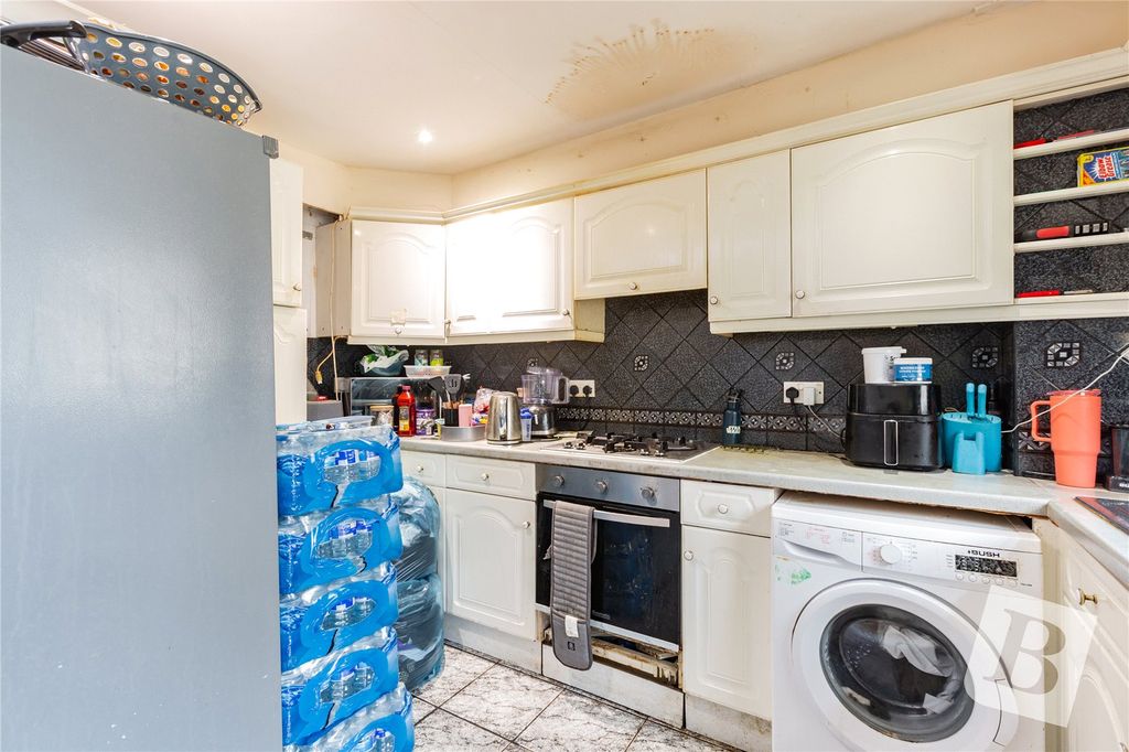 Property photo 2 of 9 Kitchen