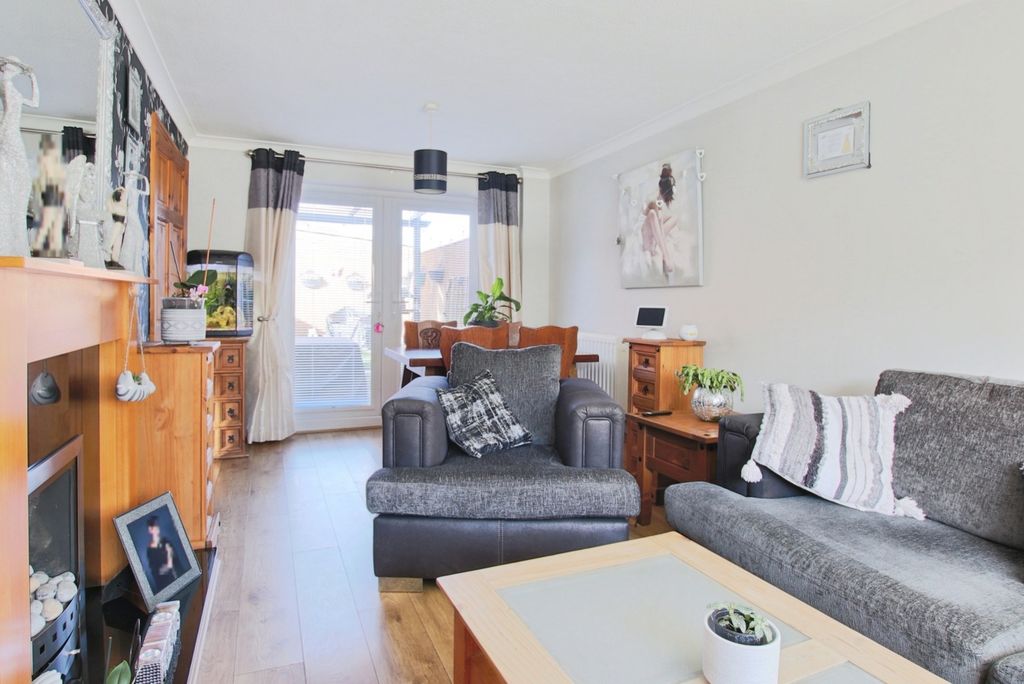 Property photo 2 of 16 4926105