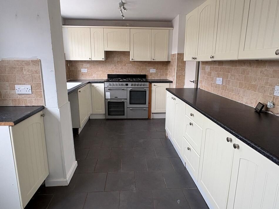 Property photo 2 of 33 Kitchen