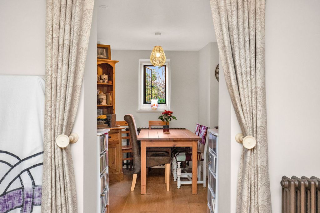 Property photo 3 of 34