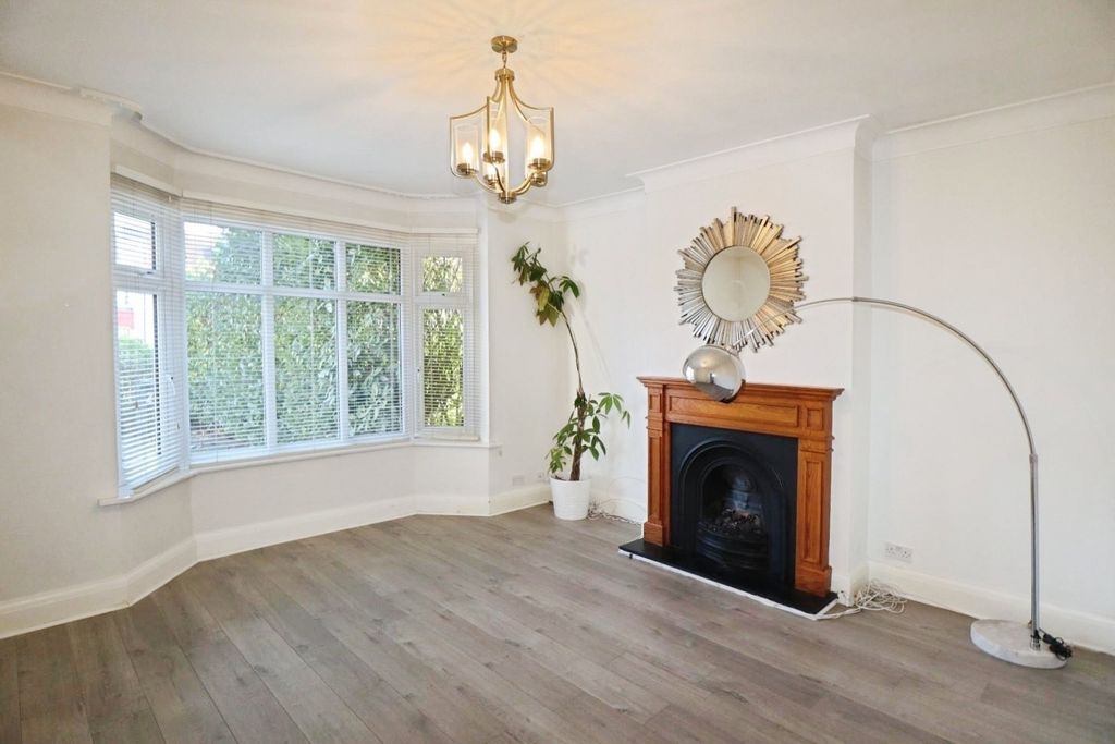 Property photo 2 of 16 Pbox-Img.Jpg