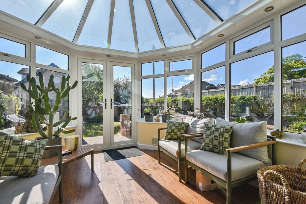 Property photo 2 of 17 Conservatory