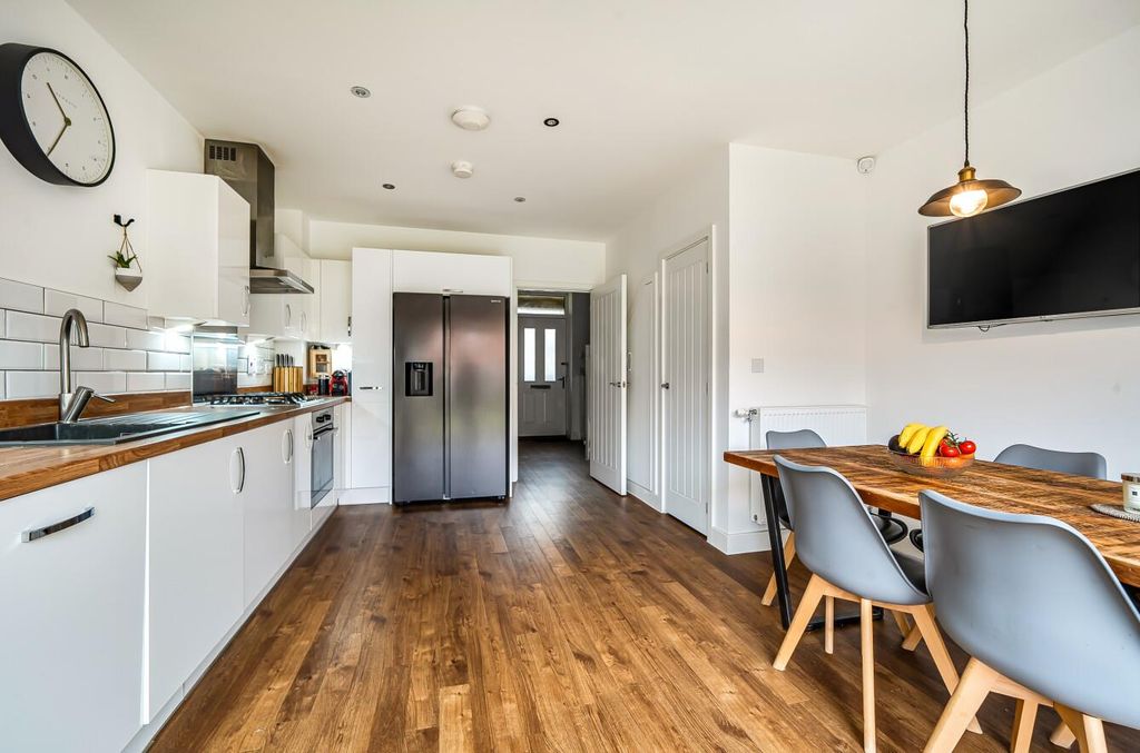 Property photo 3 of 25 1400268-3-696E0Aac57168.Jpg