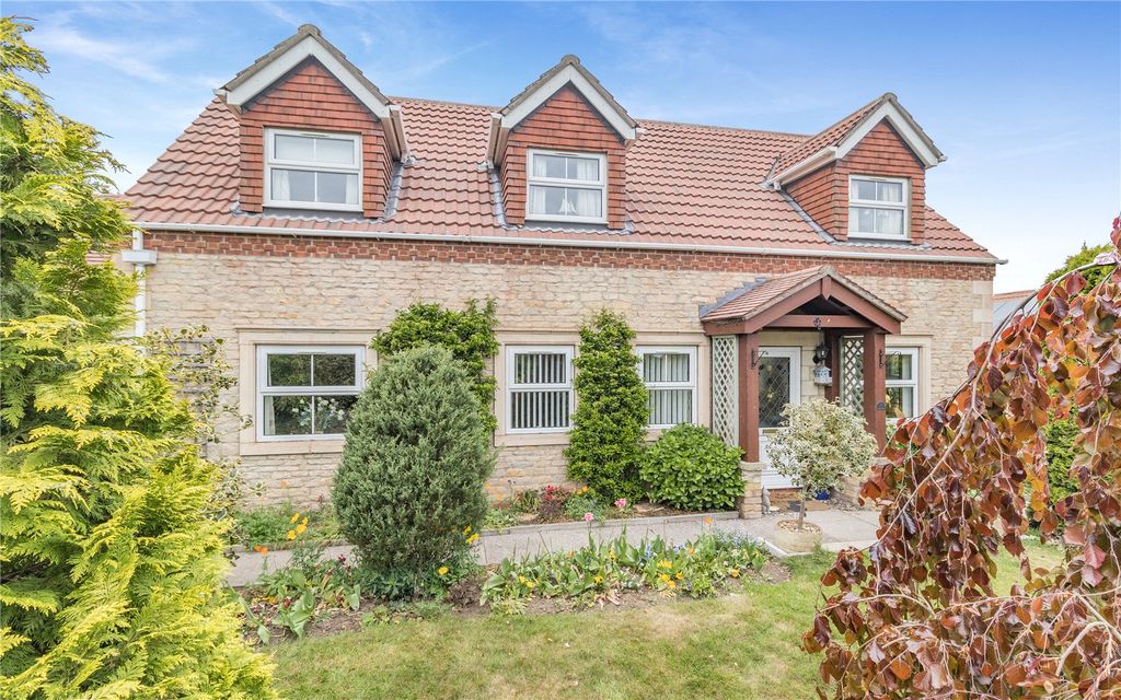 Property photo 2 of 19 Gate Lodge