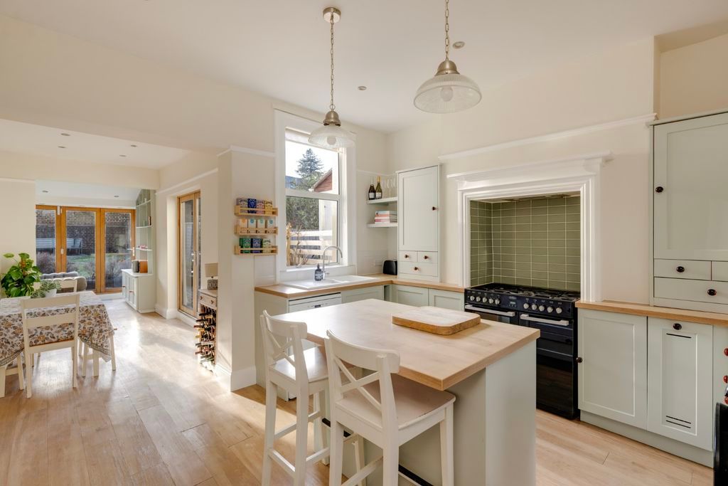 Property photo 3 of 16 Kitchen