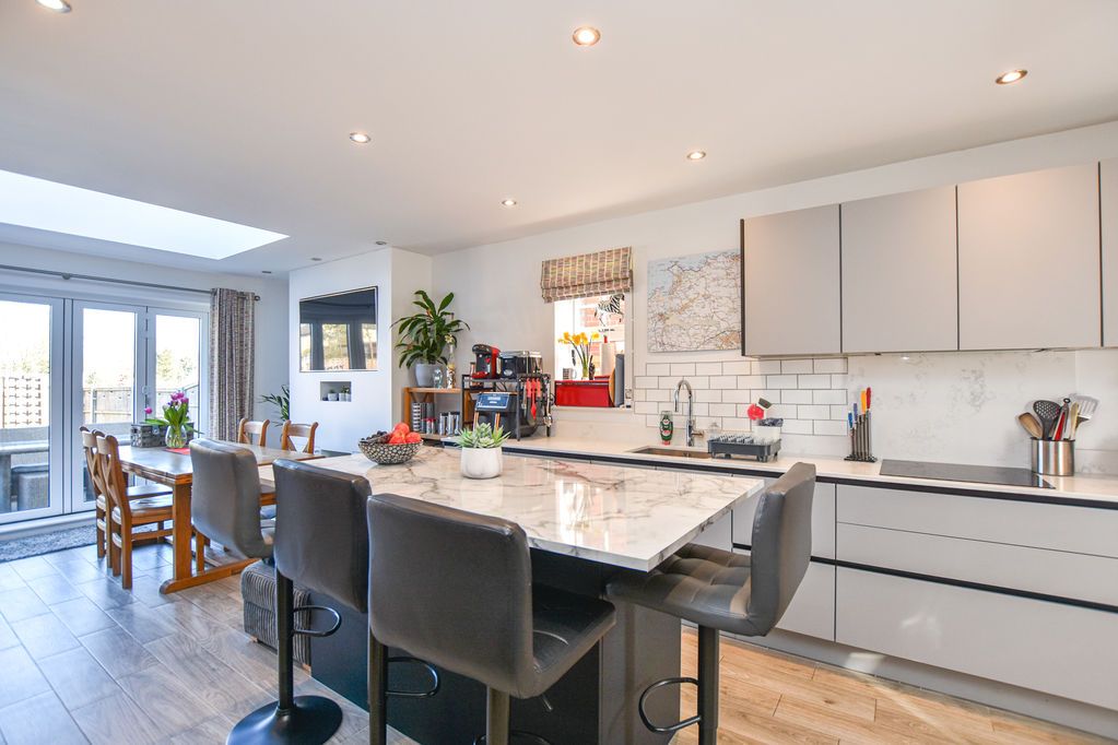 Property photo 2 of 28 Photo 16