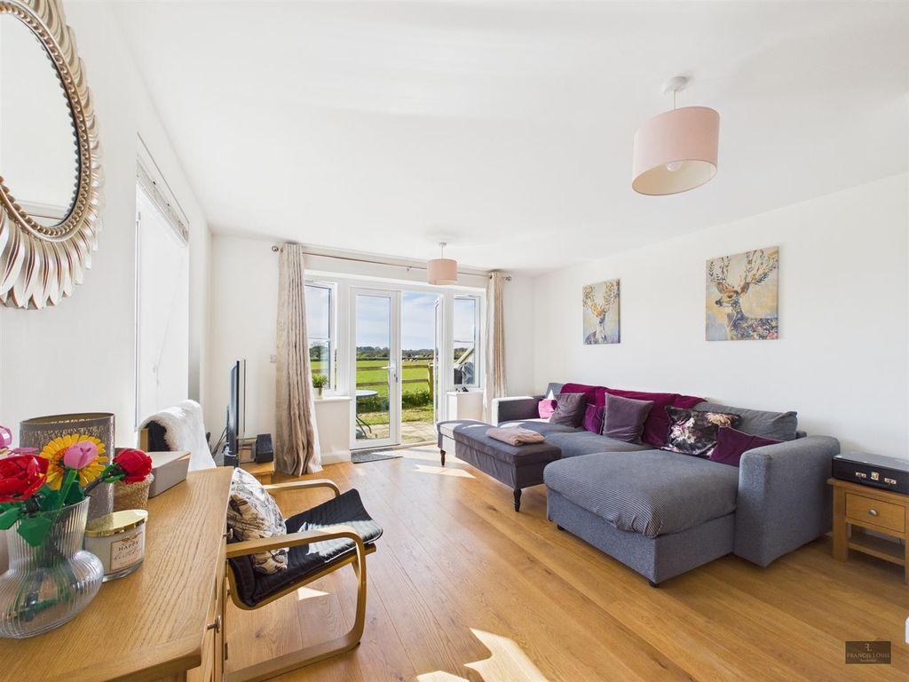 Property photo 3 of 20 Cam02887G0-Pr0637-Still007.Jpg