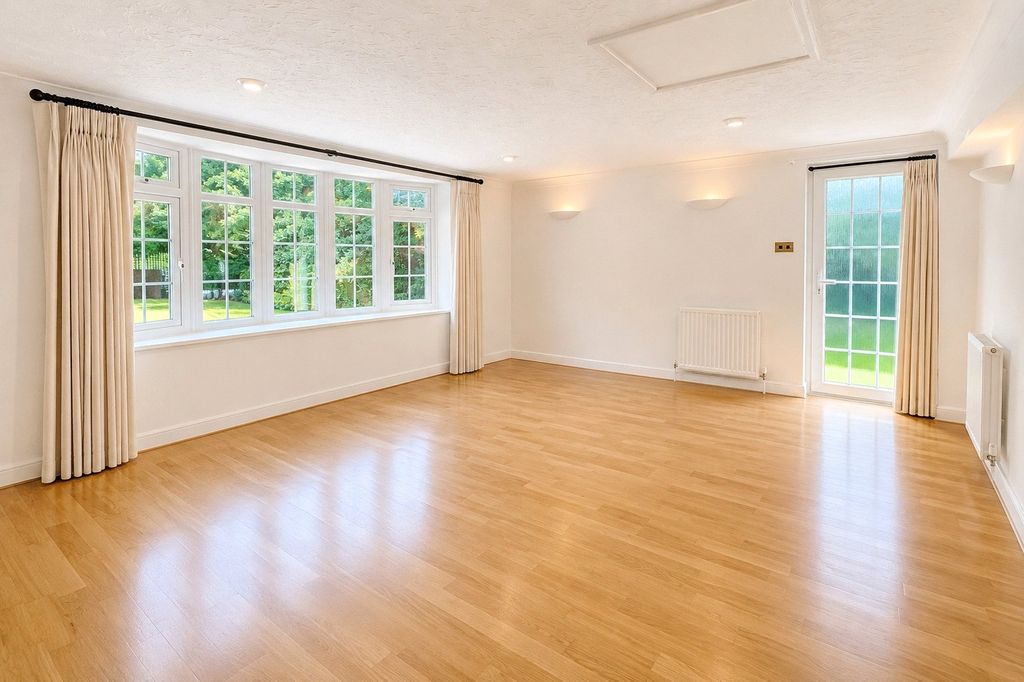 Property photo 3 of 17 Picture No. 29