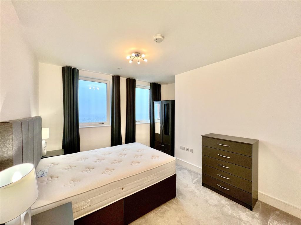 Property photo 2 of 8 Master Bedroom