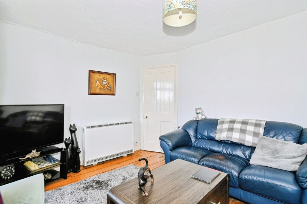 Property photo 3 of 18 Image 2