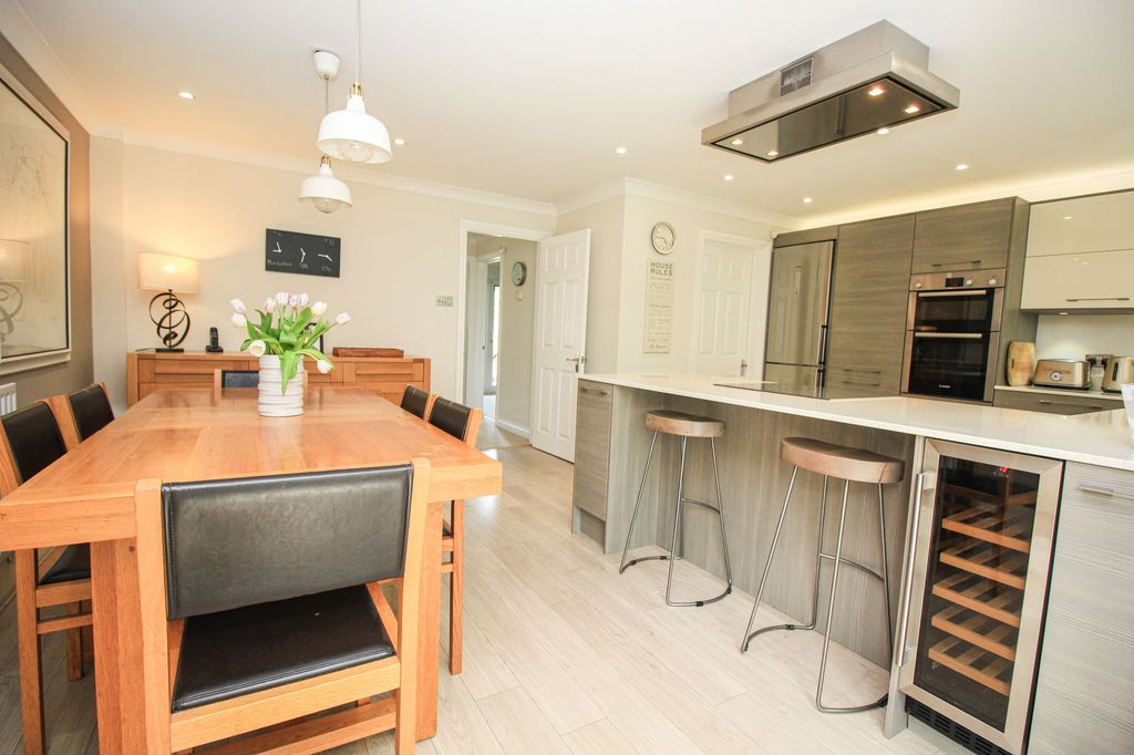 Property photo 2 of 29