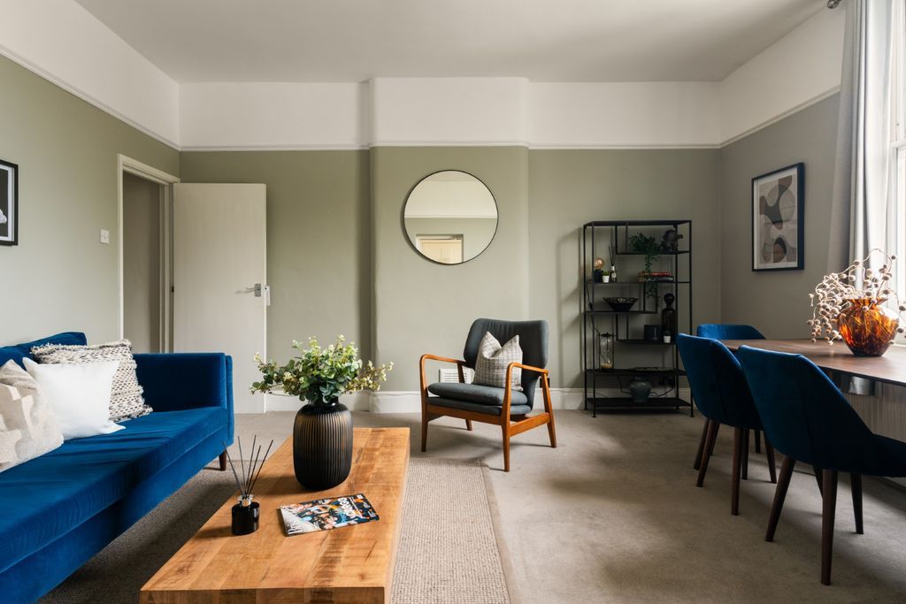 Property photo 3 of 10 Sitting/Dining Room