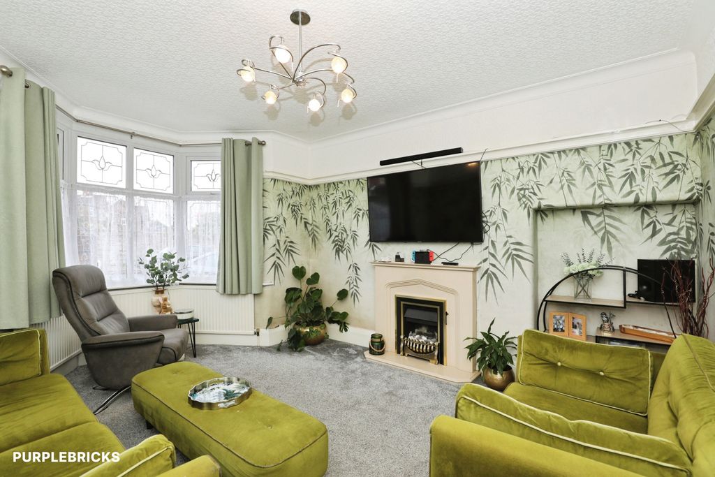Property photo 3 of 35