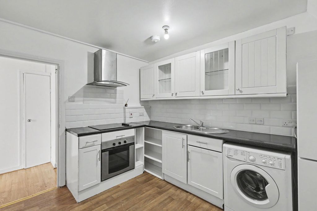 Property photo 3 of 13 Kitchen
