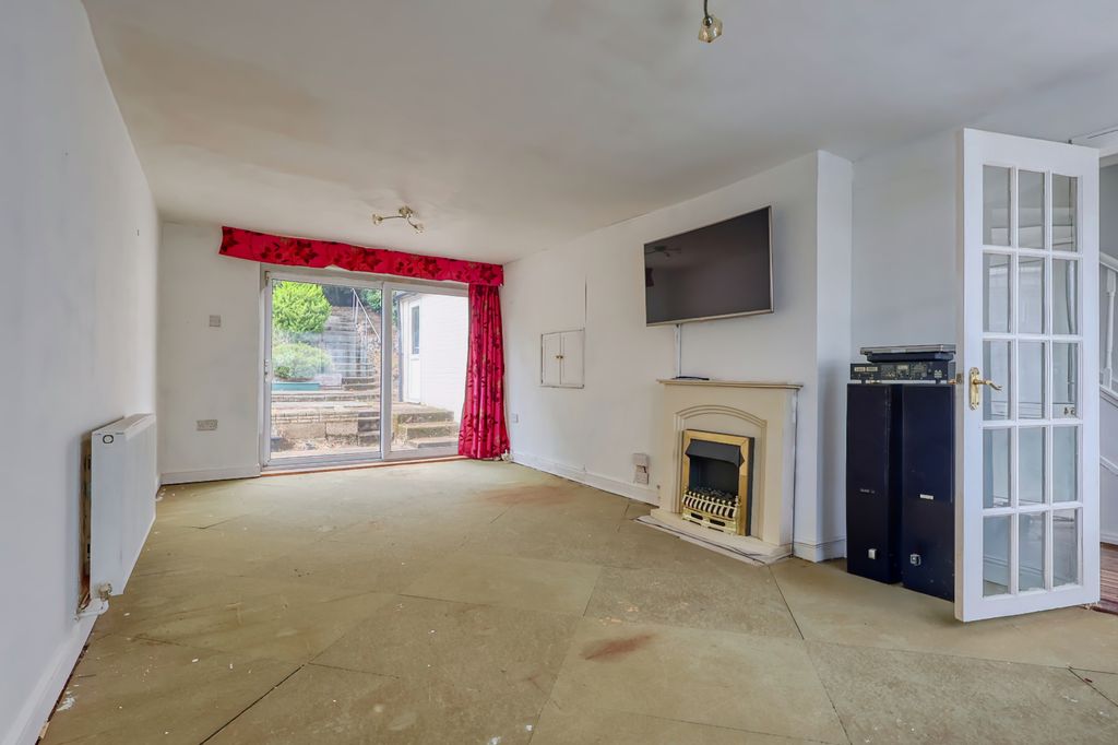 Property photo 2 of 11 Picture No. 14