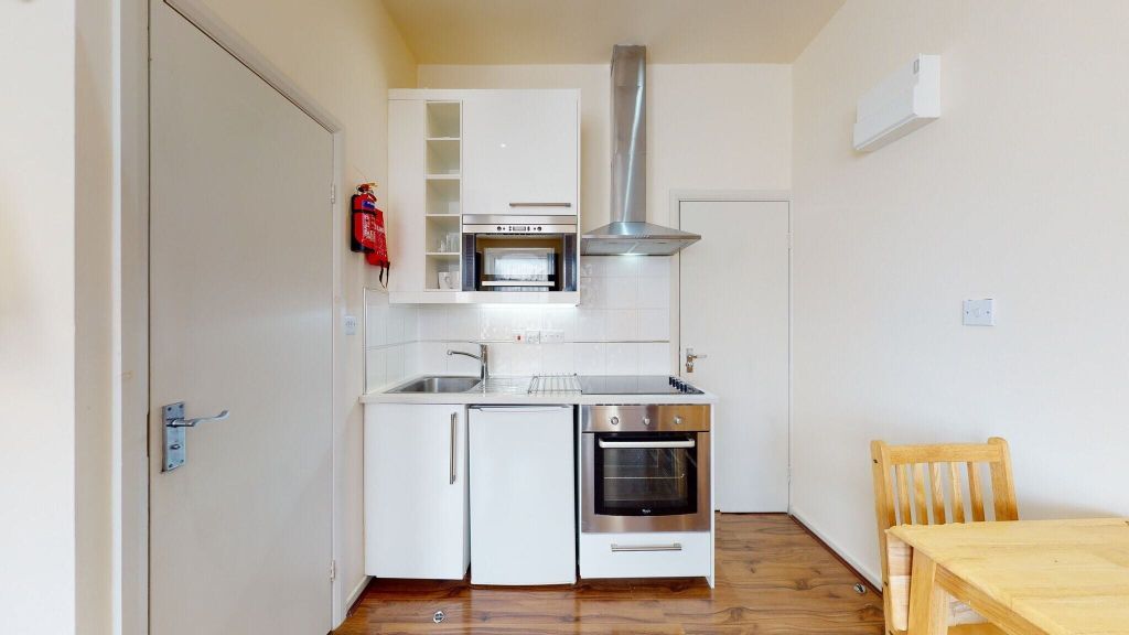 Property photo 2 of 8 Kitchen