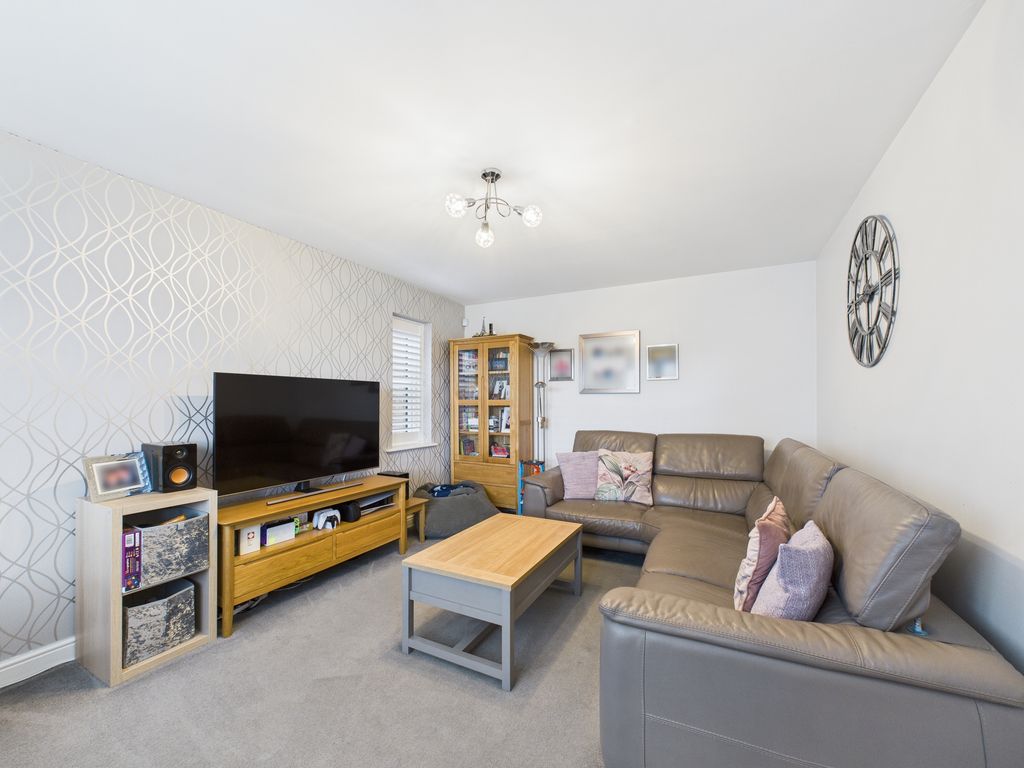 Property photo 2 of 28