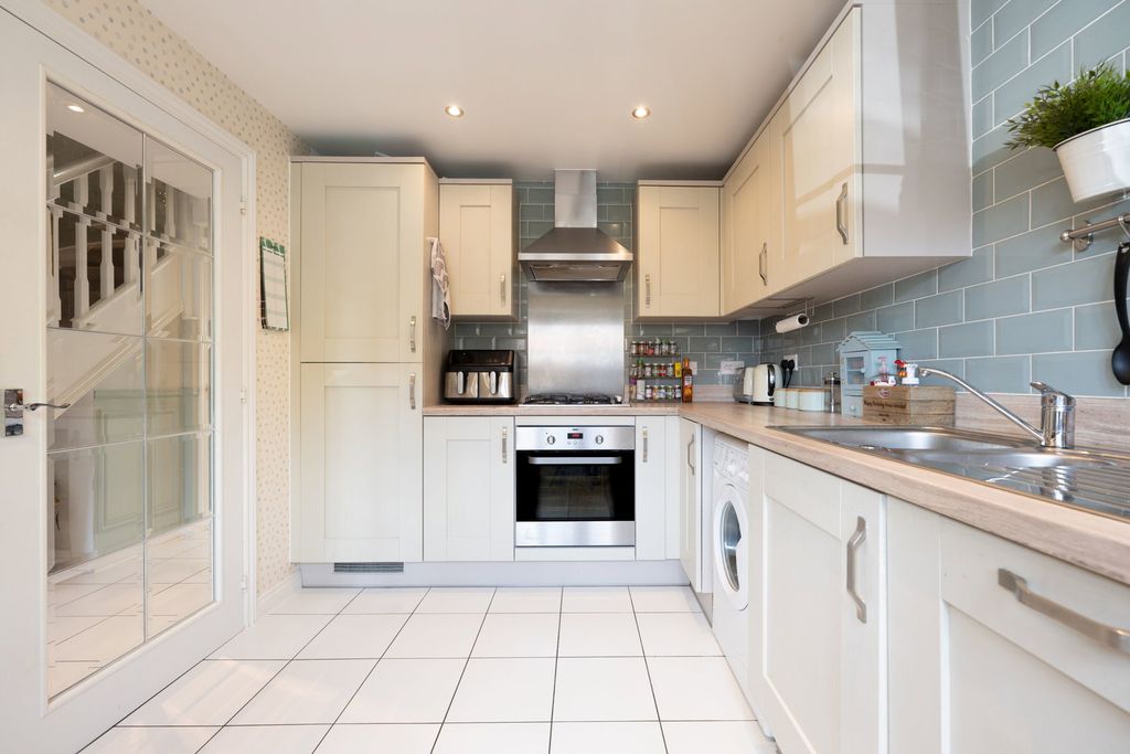 Property photo 2 of 26