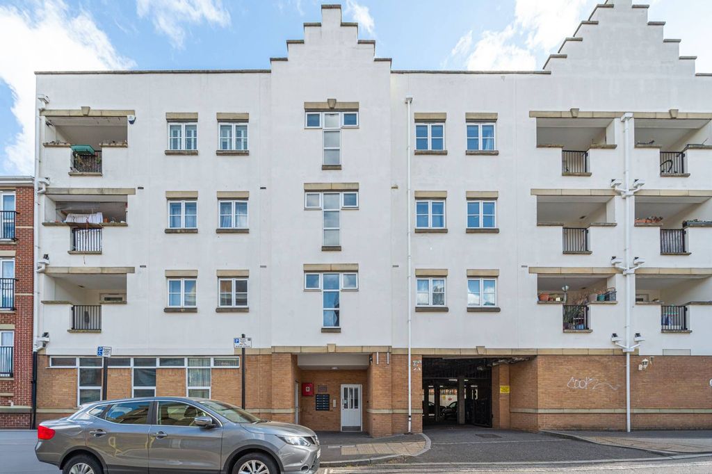 Property photo 2 of 18