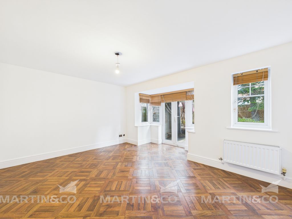 Property photo 2 of 17 Cam02406G0-Pr0557-Still006