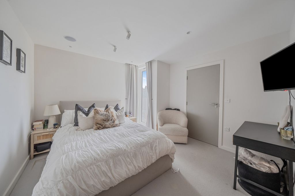 Property photo 3 of 20 Bedroom