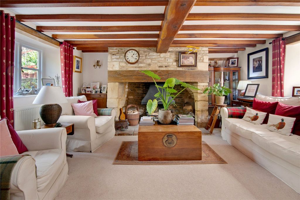 Property photo 2 of 14 Sitting Room