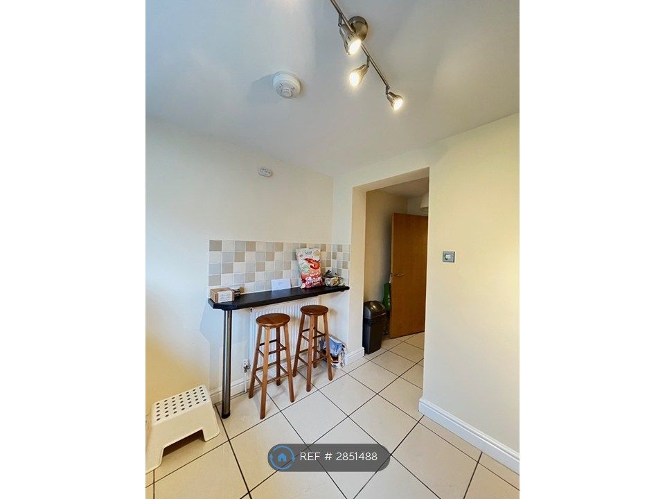 Property photo 2 of 9 Kitchen (2)