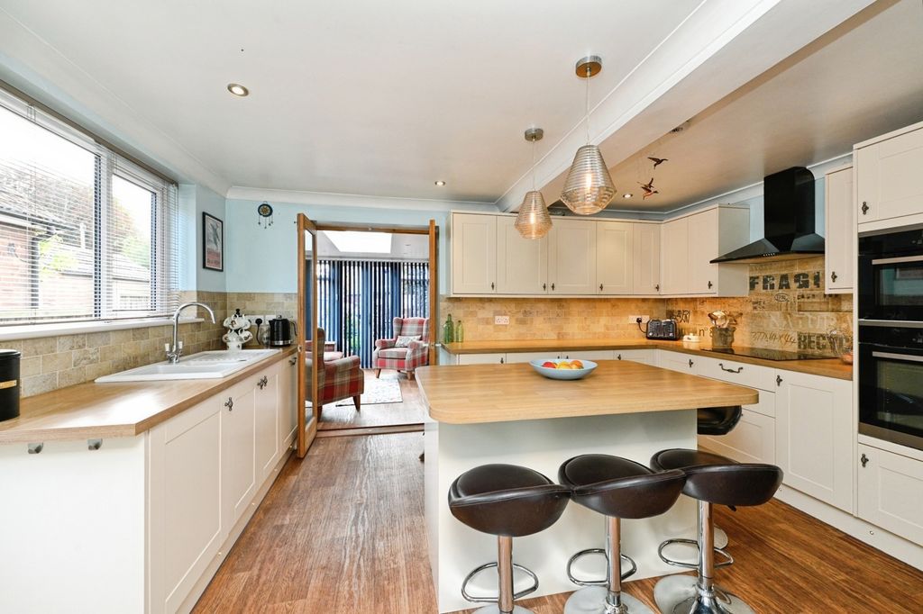 Property photo 2 of 20 Pbox-Img.Jpg