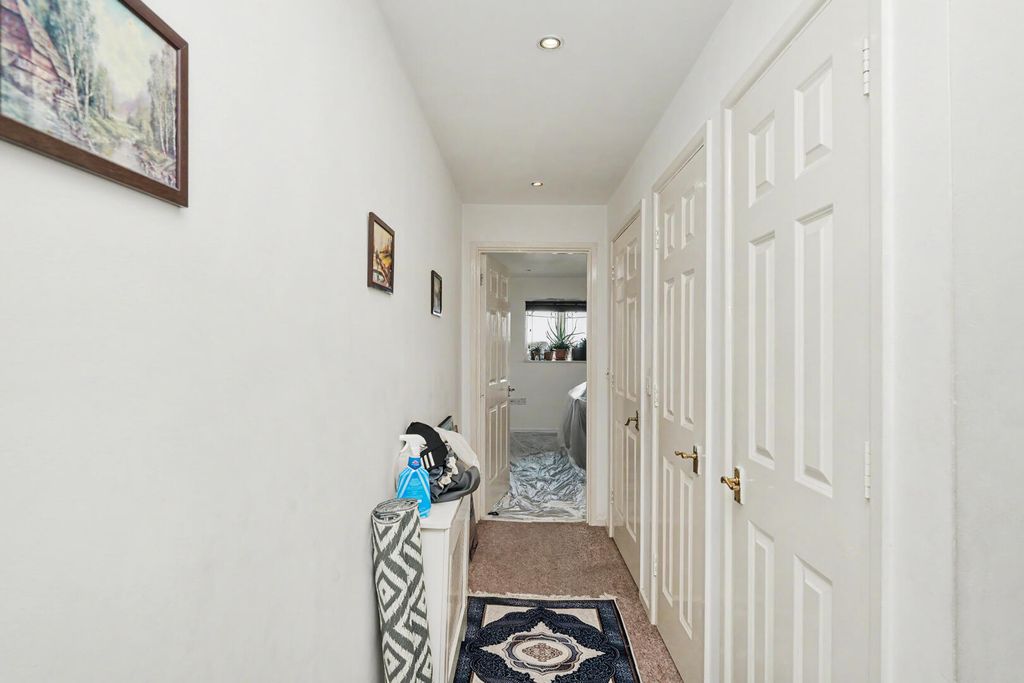 Property photo 2 of 20 Hallway