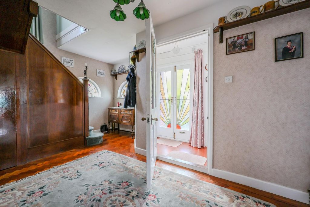 Property photo 3 of 44