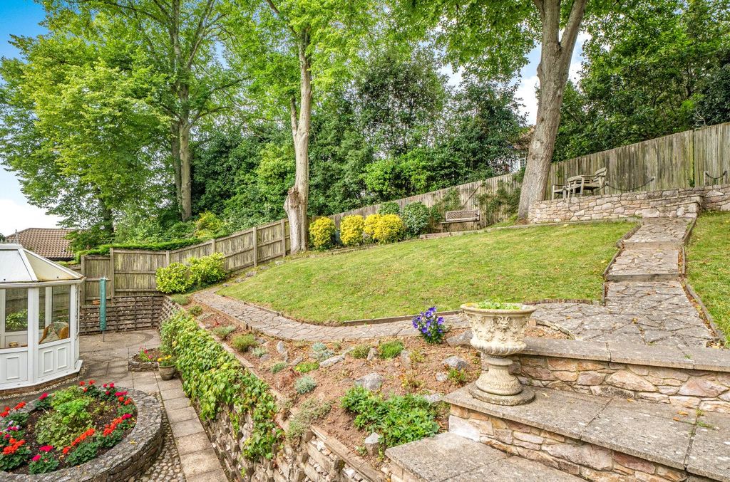 Property photo 2 of 19 Garden