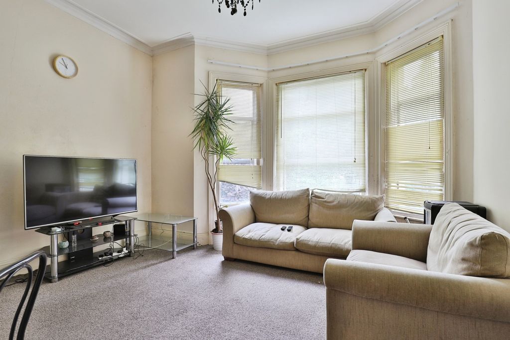 Property photo 2 of 17 Photo