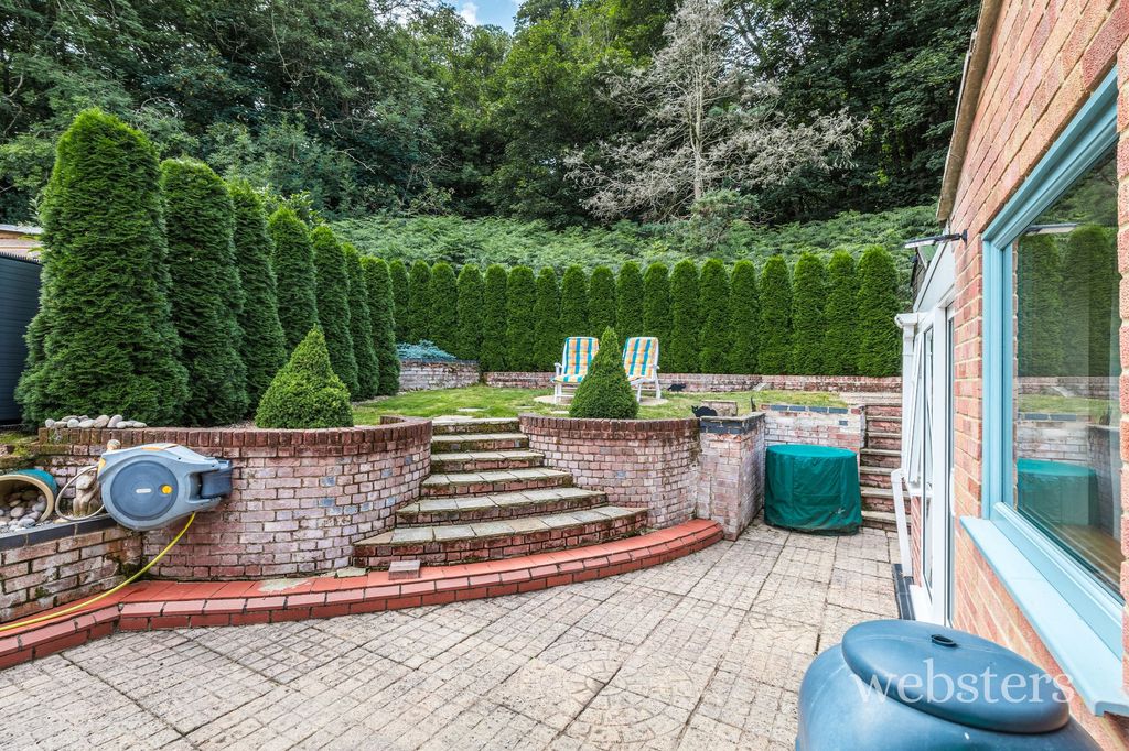 Property photo 2 of 20