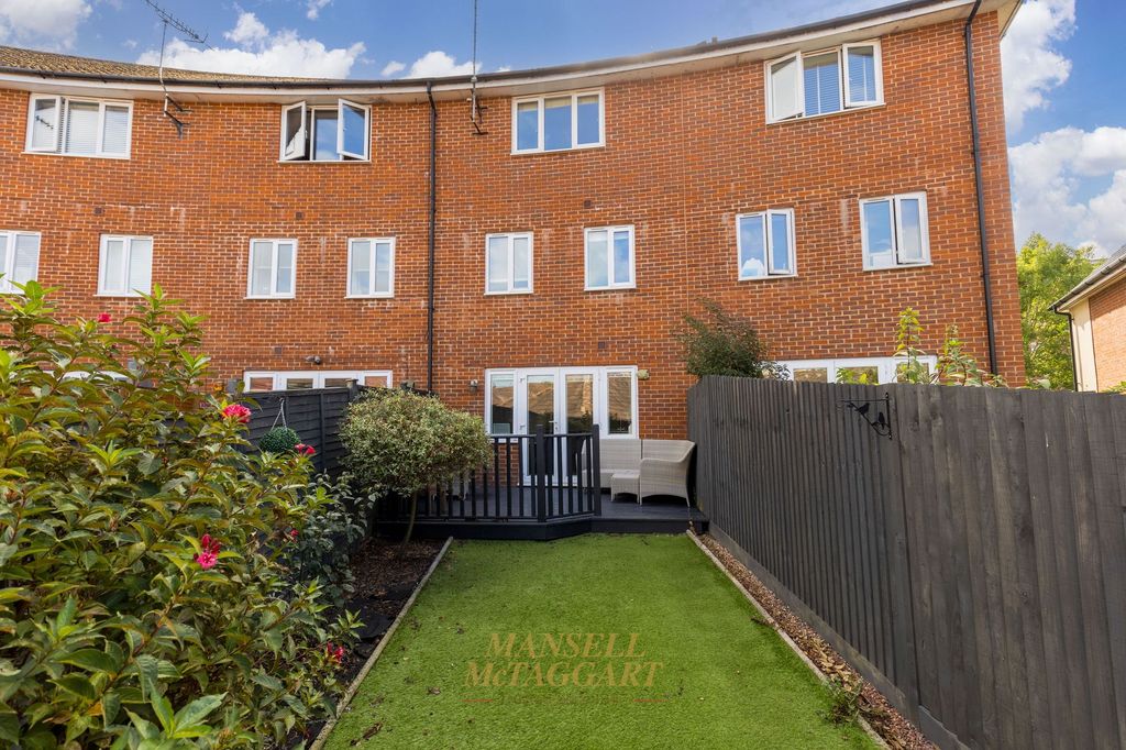 Property photo 3 of 33