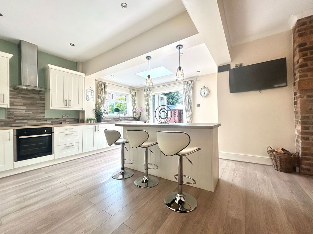 Property photo 2 of 30