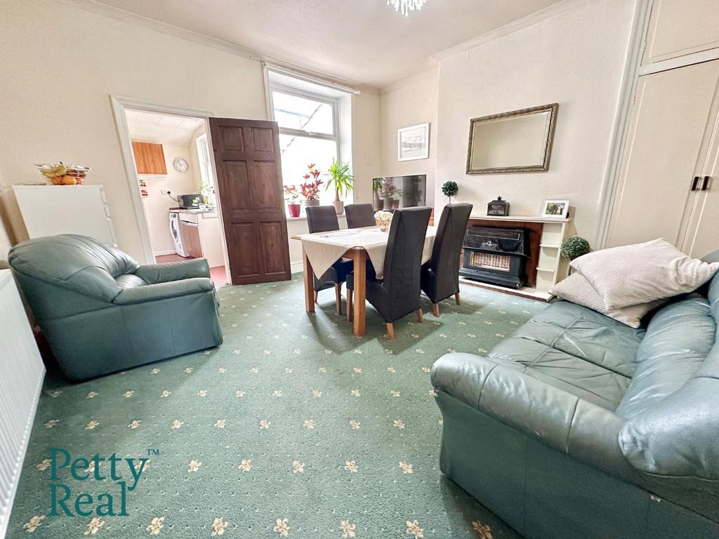 Property photo 3 of 13 2Fd152Eb-90A7-4F17-98E0-778F2Db40Aaf.Jpeg