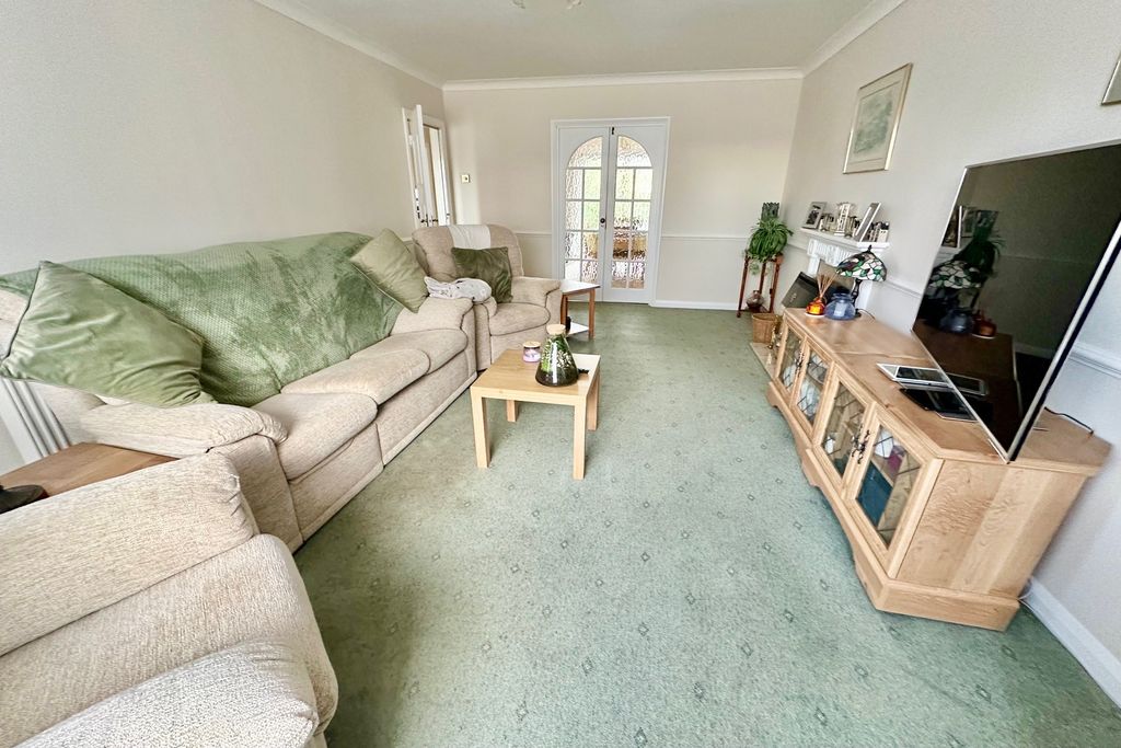 Property photo 2 of 21