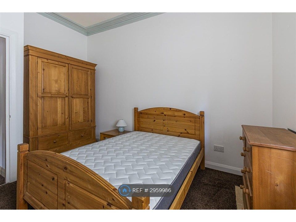 Property photo 3 of 12 Bedroom 2
