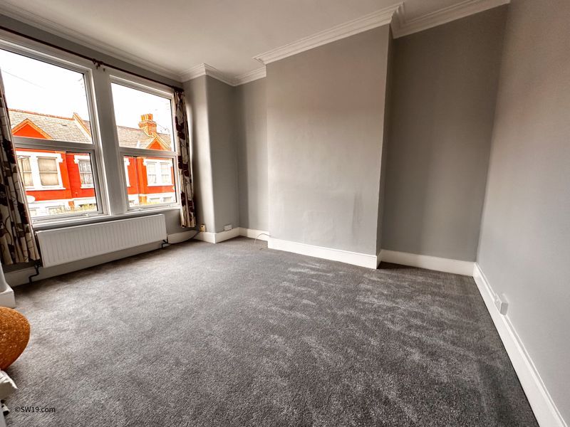 Property photo 3 of 9 Photo 4