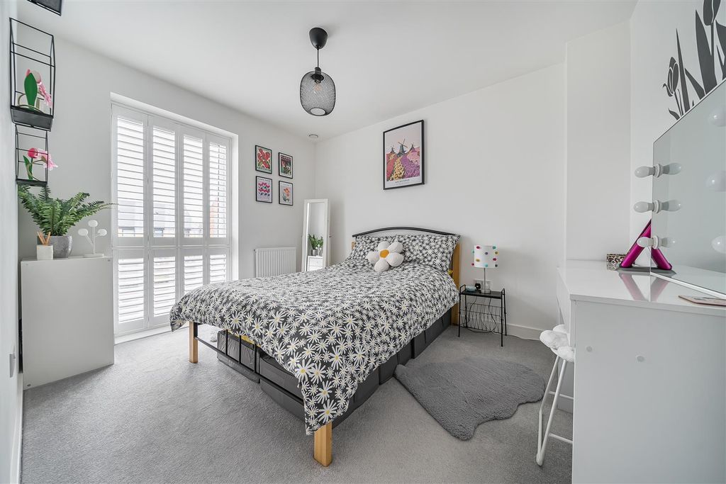 Property photo 3 of 21 Bedroom