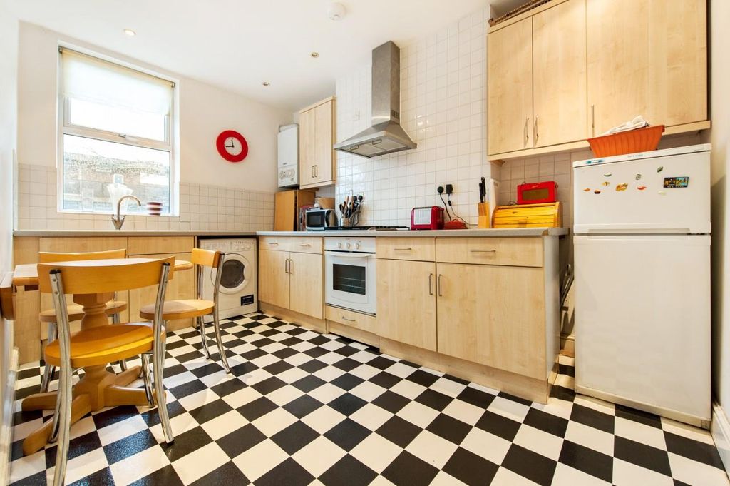 Property photo 3 of 6
