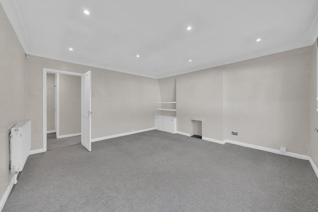 Property photo 3 of 12 4845543