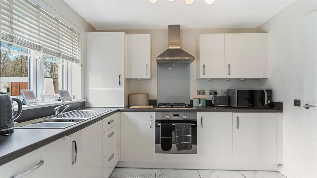 Property photo 3 of 21 Kitchen