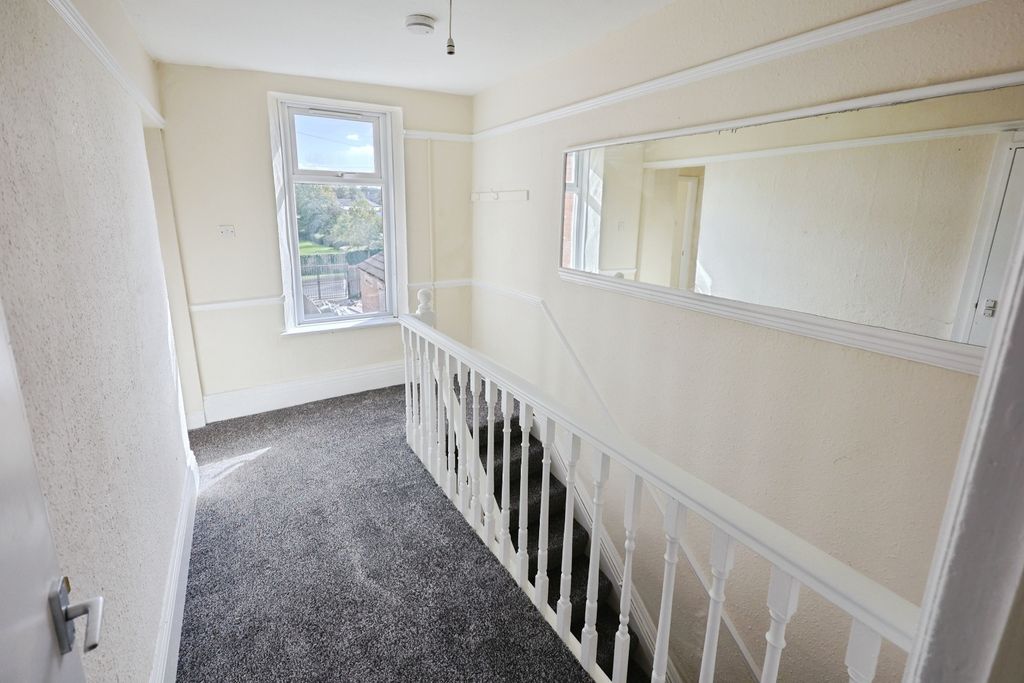 Property photo 3 of 9 Pbox-Img.Jpg