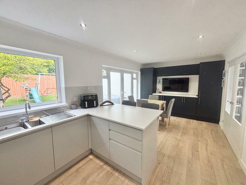 Property photo 2 of 34