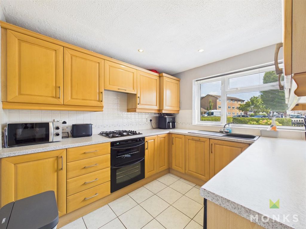 Property photo 2 of 16 Cam01420G0-Pr0702-Still008.Jpg